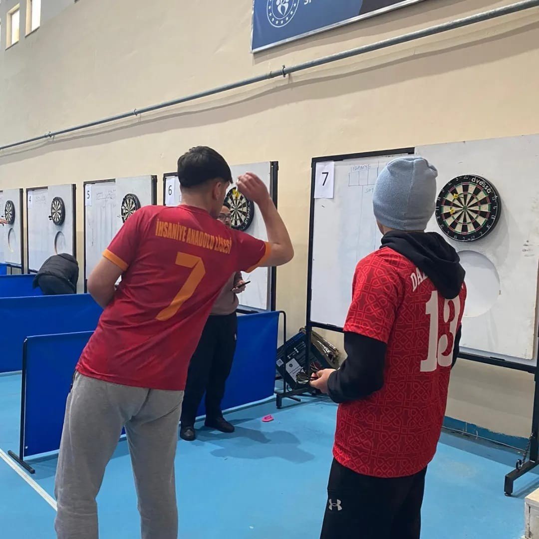 İhsaniye Anadolu Lisesi Okul Sporlarında başarıya doymuyor