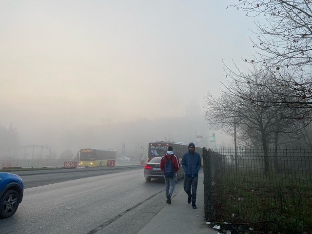 İstanbul sisli bir güne uyandı: Görüş mesafesi düşünce sürücüler zor anlar yaşadı