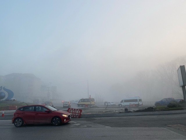 İstanbul sisli bir güne uyandı: Görüş mesafesi düşünce sürücüler zor anlar yaşadı