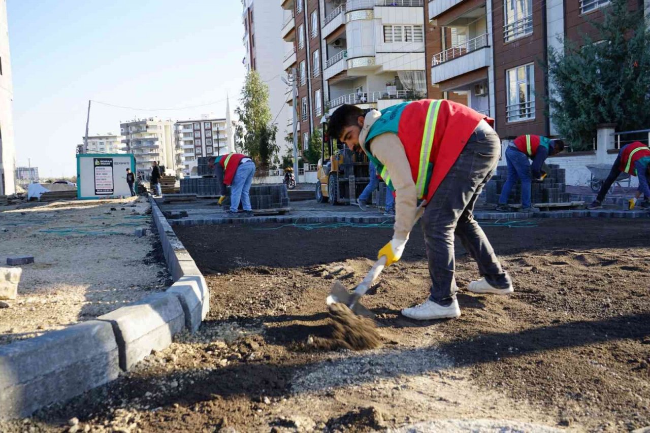 Karaköprü’de yeni yollar kilitli parkeyle döşeniyor