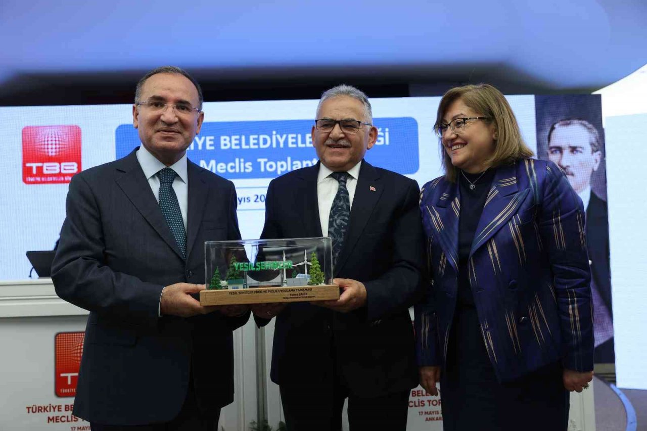 Başkan Büyükkılıç ile Büyükşehir, 1 yılda 11 ödül aldı