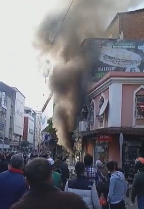 Nazilli’de 7 kişinin öldüğü restoranı işleten şahsın çocukları gazetecilere saldırdı