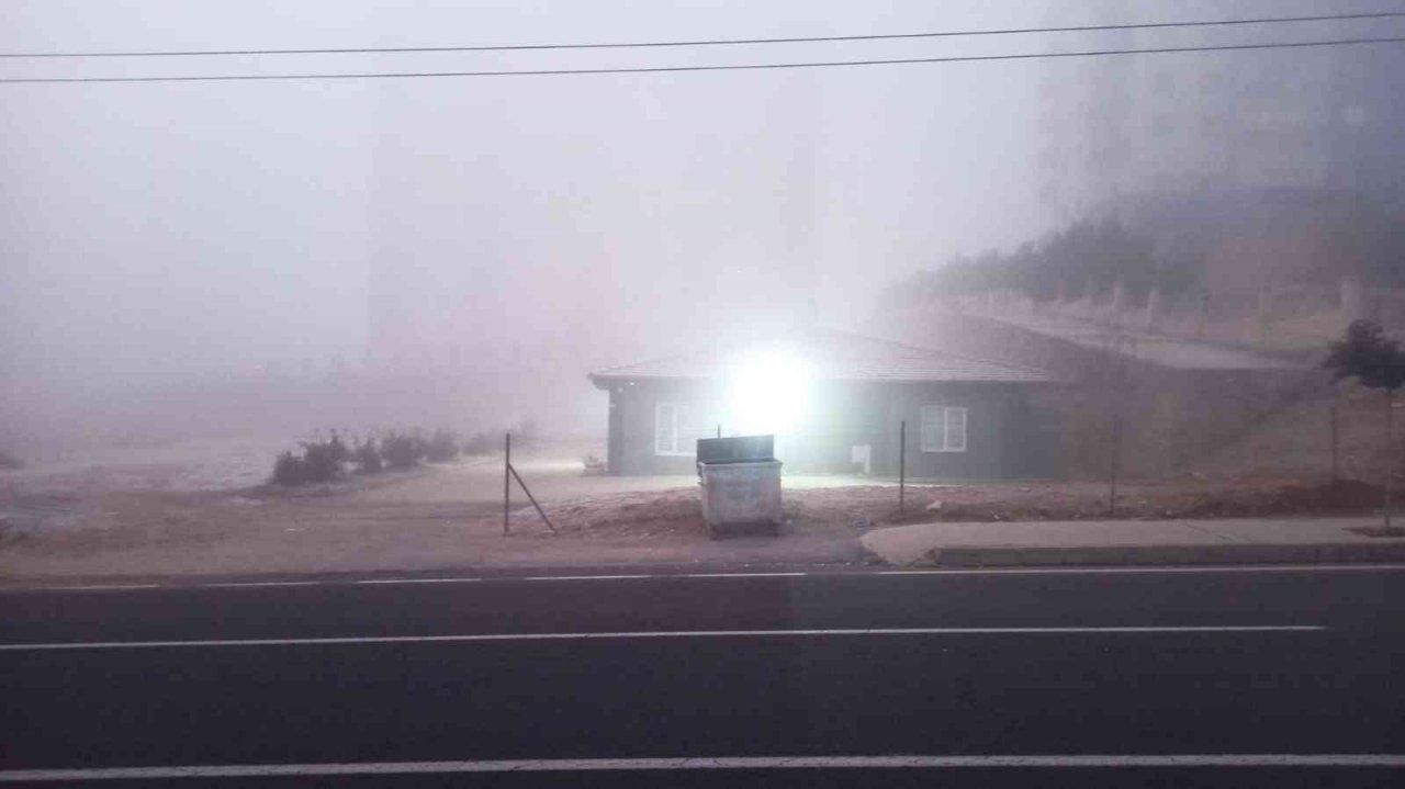Malatya-Elazığ karayolunda sis etkili oldu