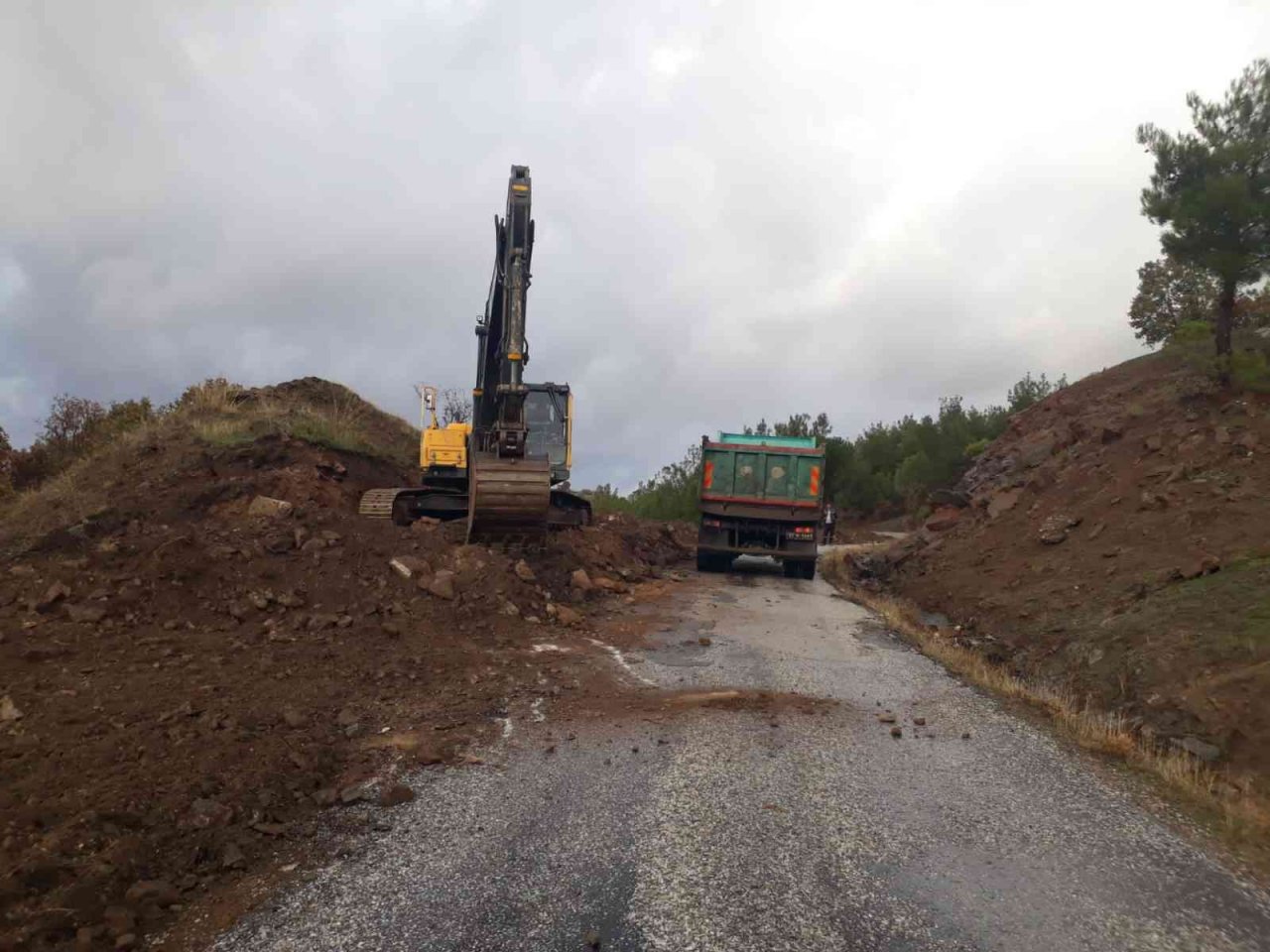 Demirci’de asfalt sezonu için hazırlıklar sürüyor