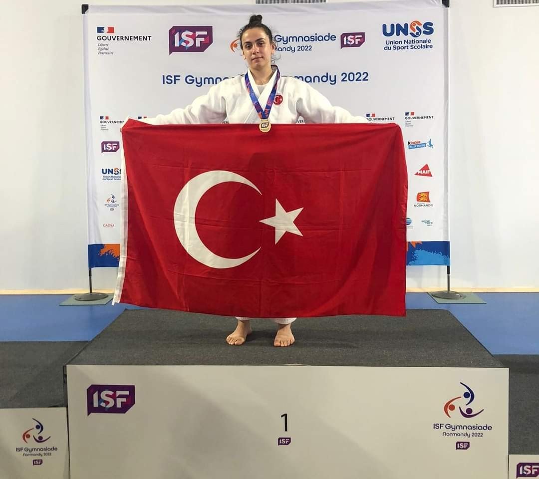 Yunusemre Belediyespor 2022’ye damga vurdu