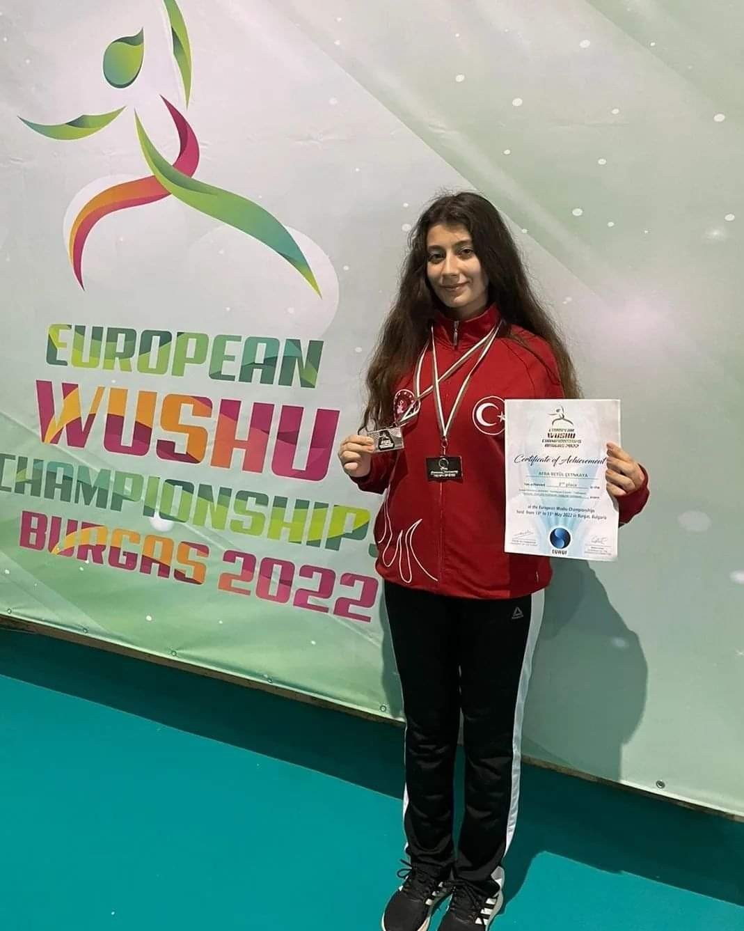 Yunusemre Belediyespor 2022’ye damga vurdu