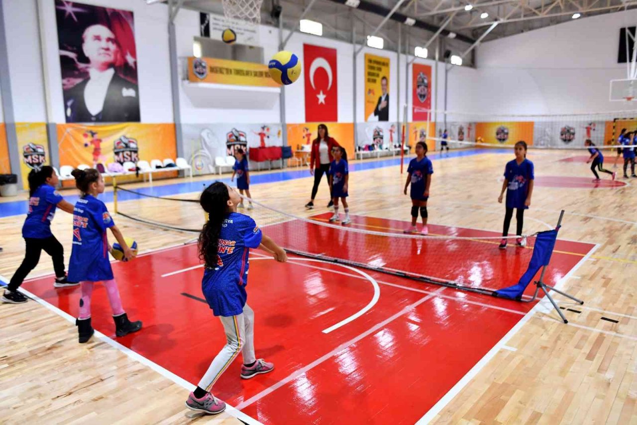 Mersin’de voleybol kursları sürüyor