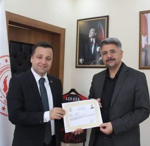 Vali Orhan Tavlı’dan Aile ve Sosyal Hizmetler personellerine başarı belgesi