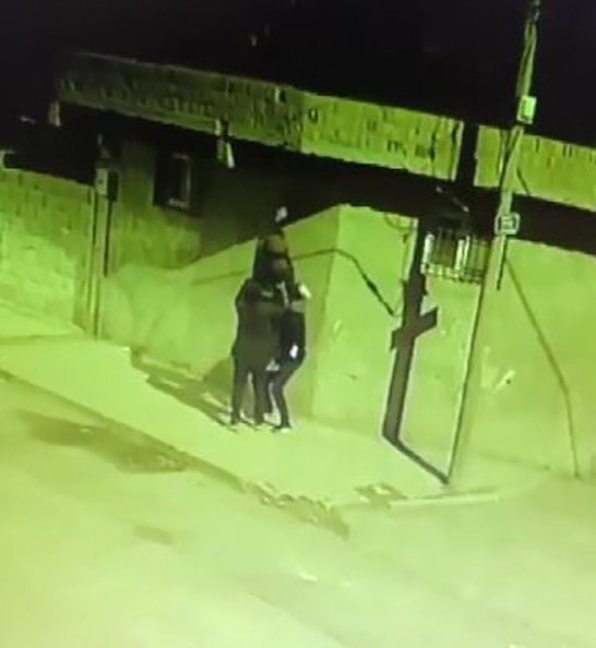 Yeni yılda mahalleyi internetsiz bırakan hırsızlar güvenlik kamarasında