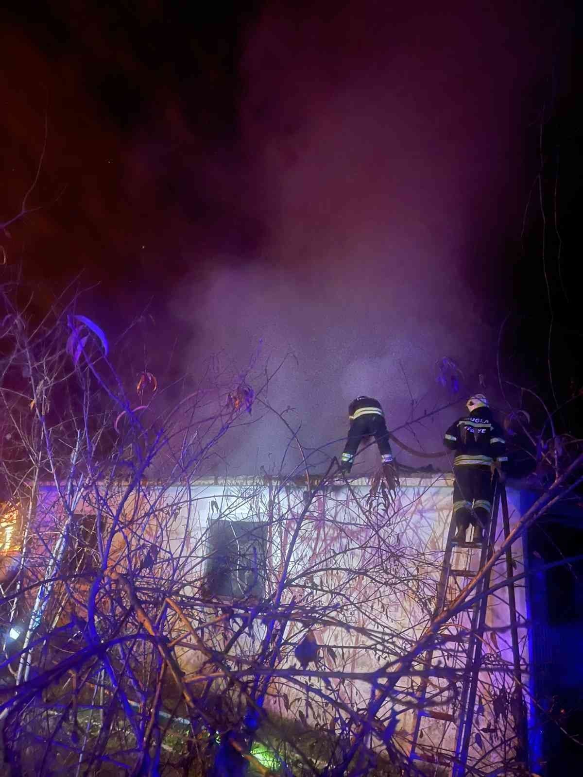 Seydikemer’de ev yangını