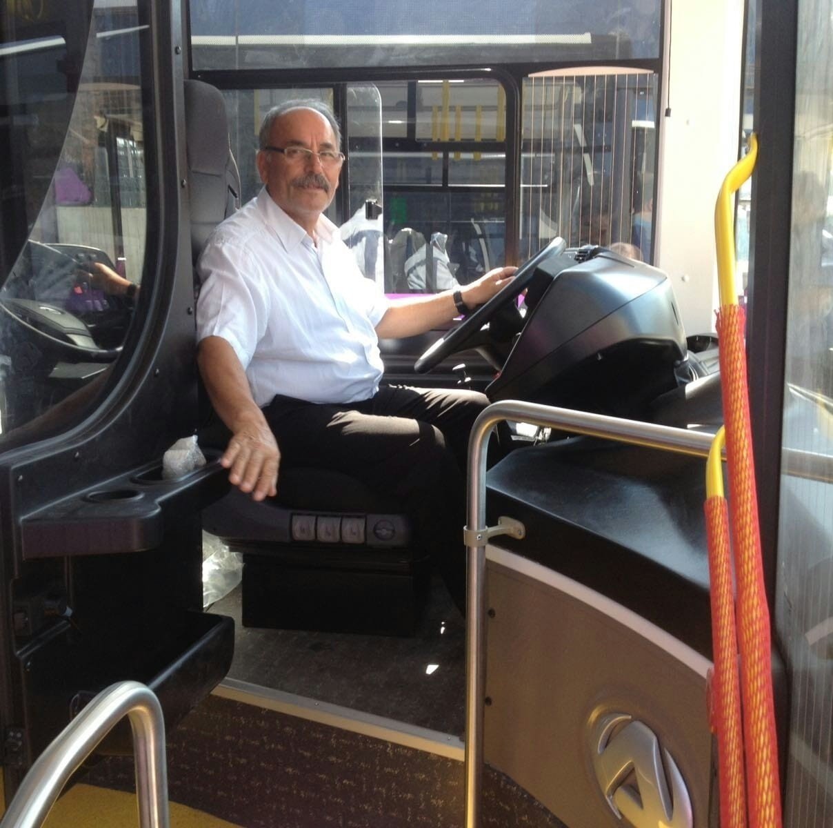 Aracında kalp krizi geçiren taksi şoförü hayatını kaybetti