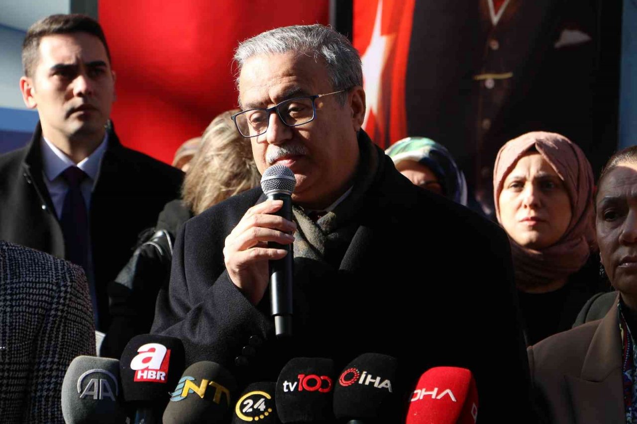 Diyarbakır’da ’3 Ocak eğitim şehitleri’ anıldı