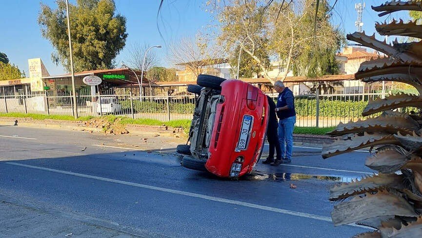 Tırla çarpışan otomobil devrildi: 2 yaralı