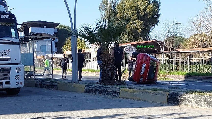 Tırla çarpışan otomobil devrildi: 2 yaralı