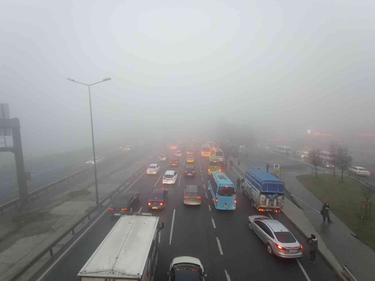 İstanbul’da etkili olan sis görüş mesafesini düşürdü