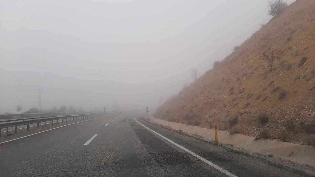 Adıyaman’da kırağı her yeri beyaza bürüdü