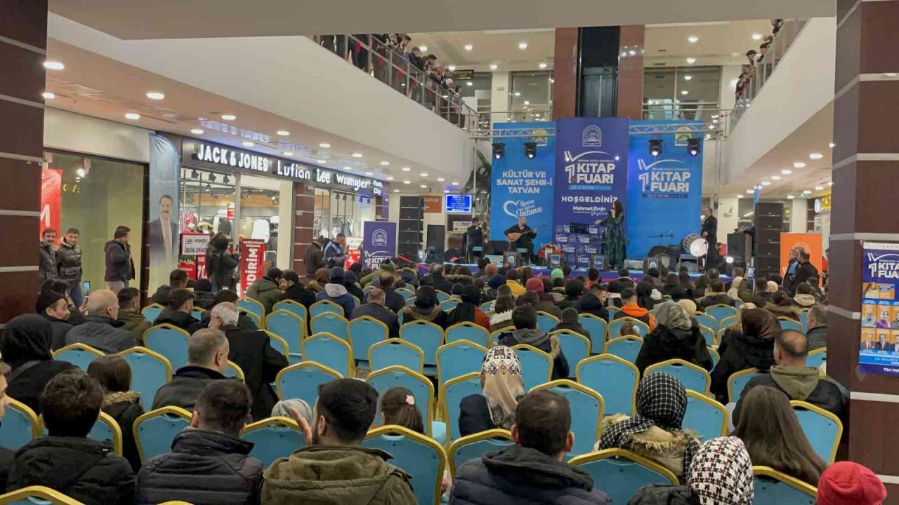 Tatvan Doğu Anadolu 1. Kitap Fuarı’nda konser keyfi yaşandı