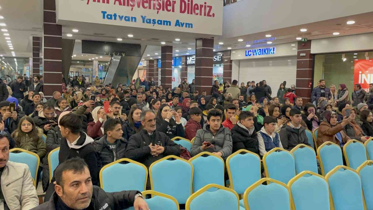 Tatvan Doğu Anadolu 1. Kitap Fuarı’nda konser keyfi yaşandı