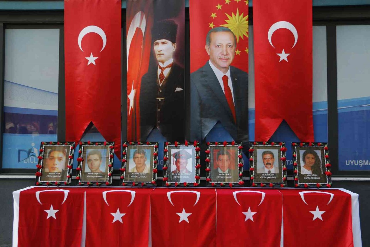 Diyarbakır’da ’3 Ocak eğitim şehitleri’ anıldı