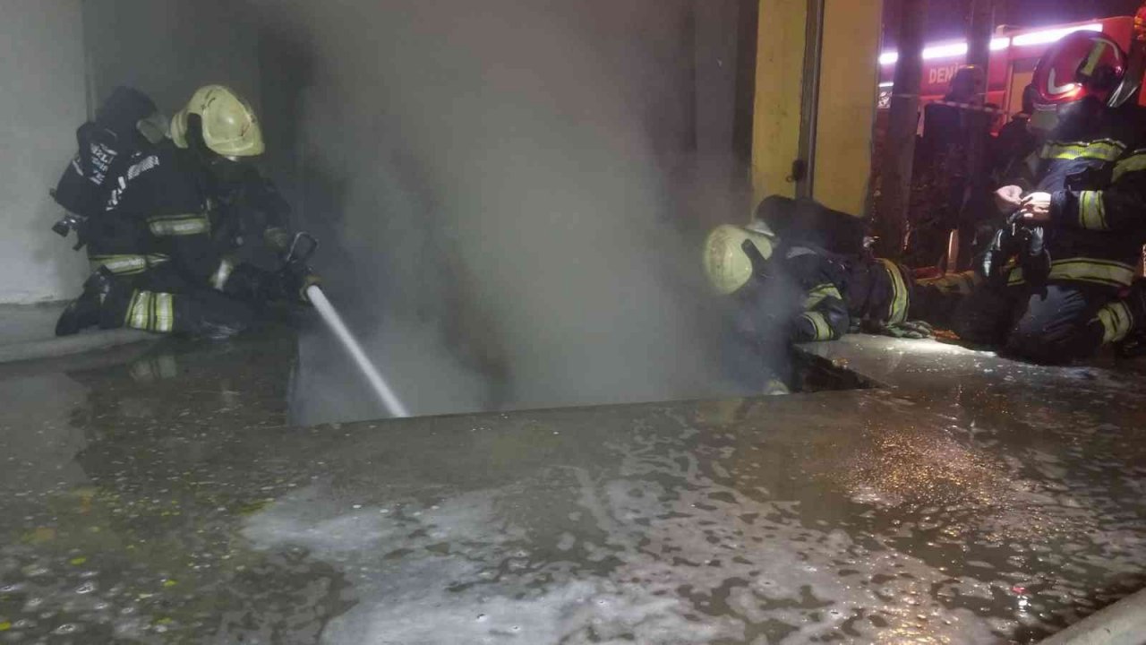 Medikal deposundaki yangın 10 saatte söndü