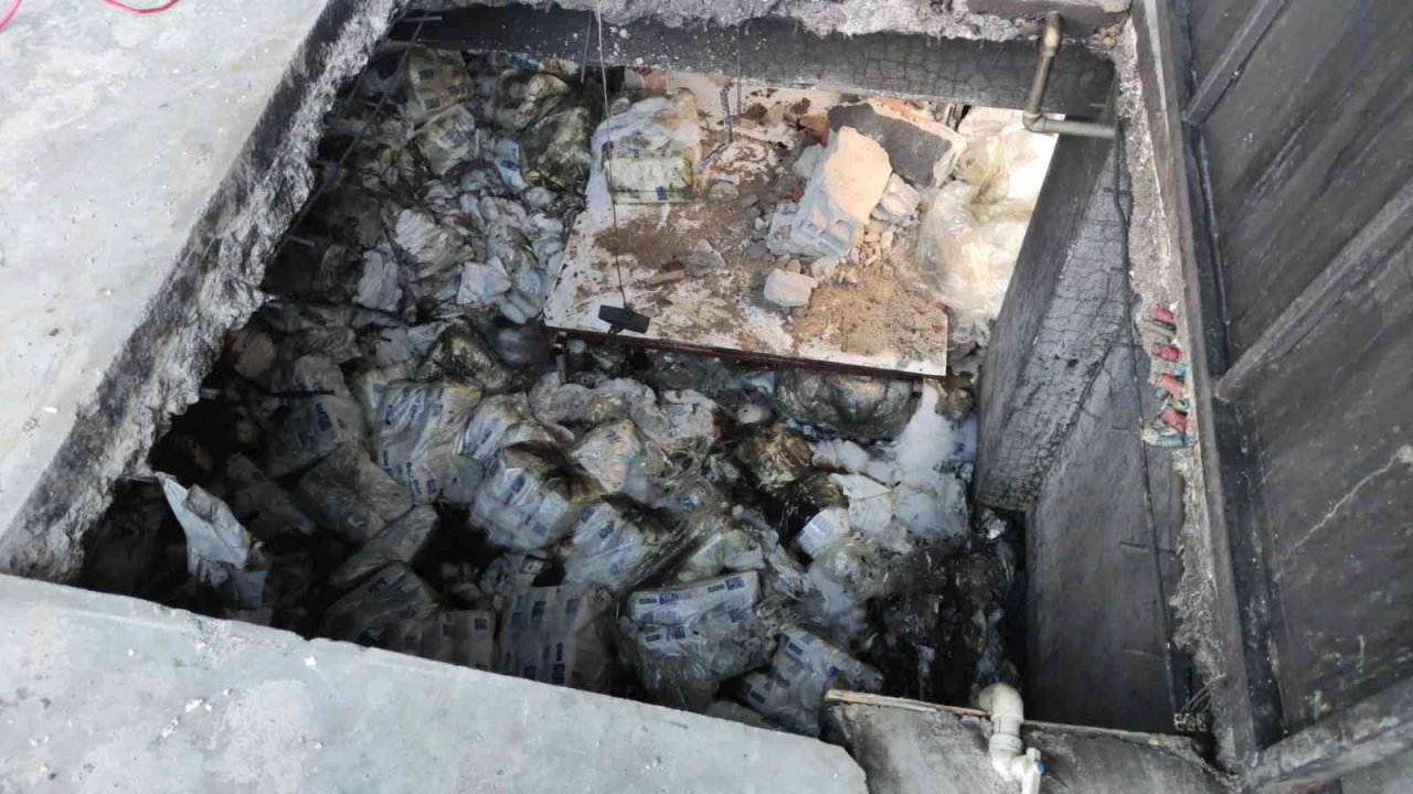 Medikal deposundaki yangın 10 saatte söndü