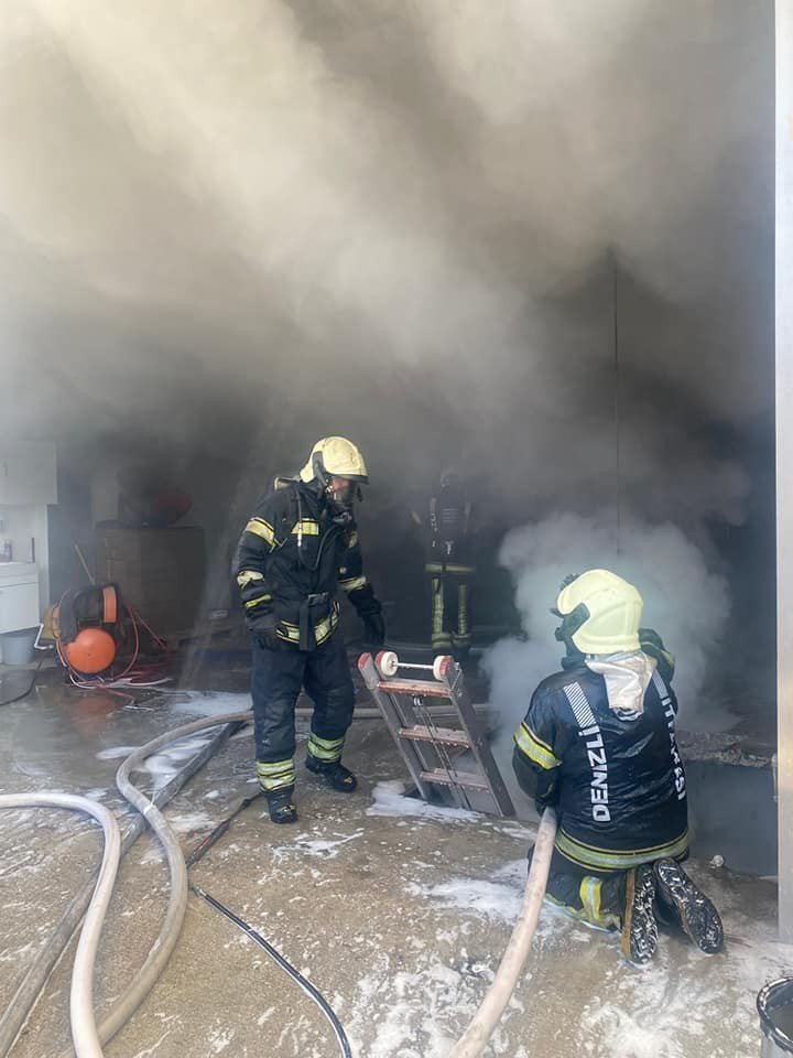 Medikal deposundaki yangın 10 saatte söndü