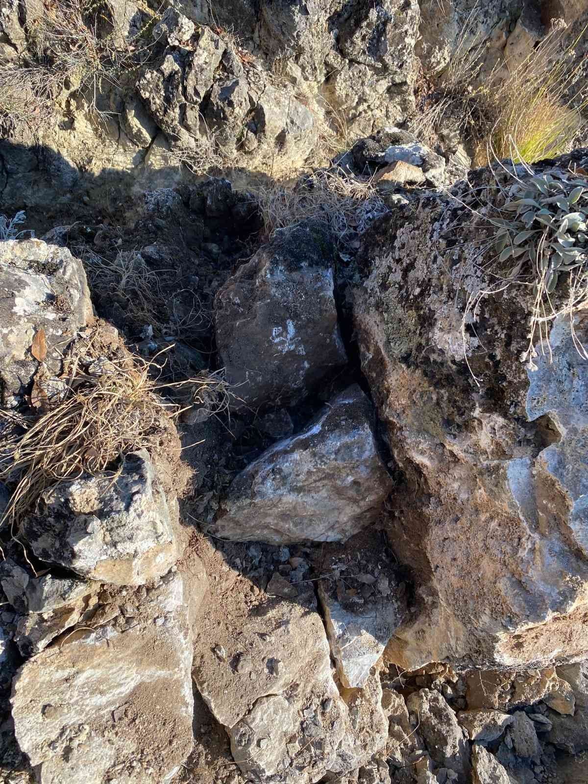 Çal jandarmasından kaçak kazı şebekesine suçüstü