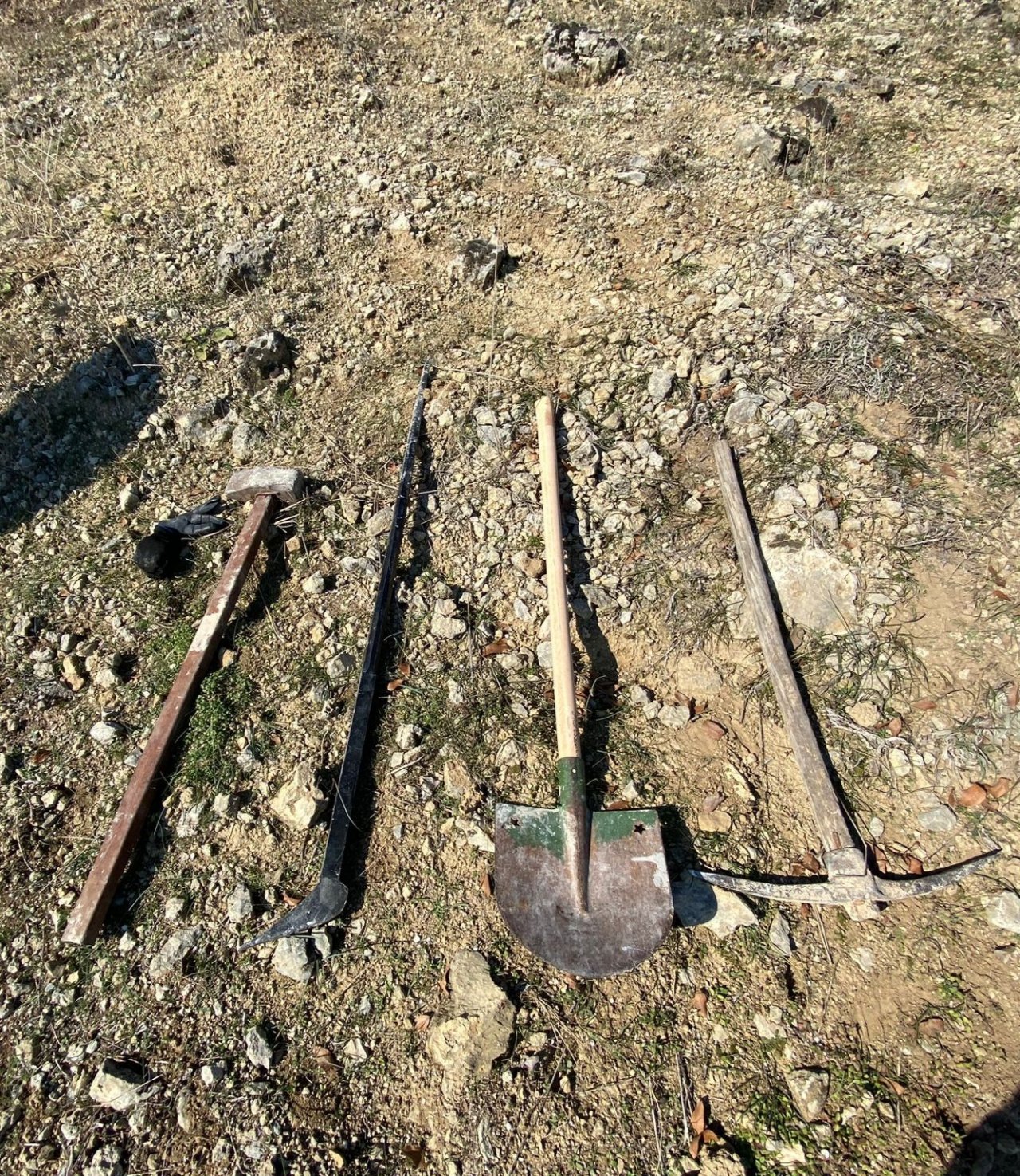 Çal jandarmasından kaçak kazı şebekesine suçüstü