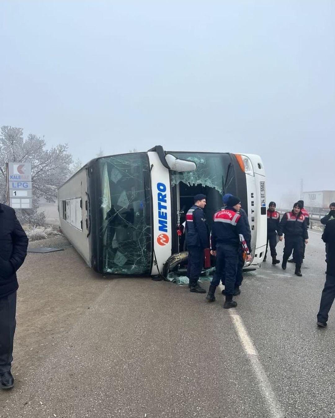 Ankara’da yolcu otobüsü devrildi: 6 yaralı