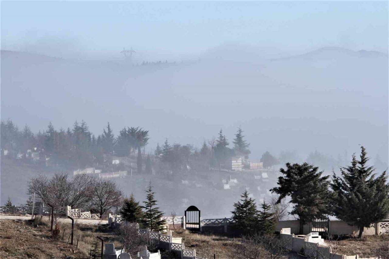 Elazığ ve Keban Baraj Gölü sis denizinde kayboldu