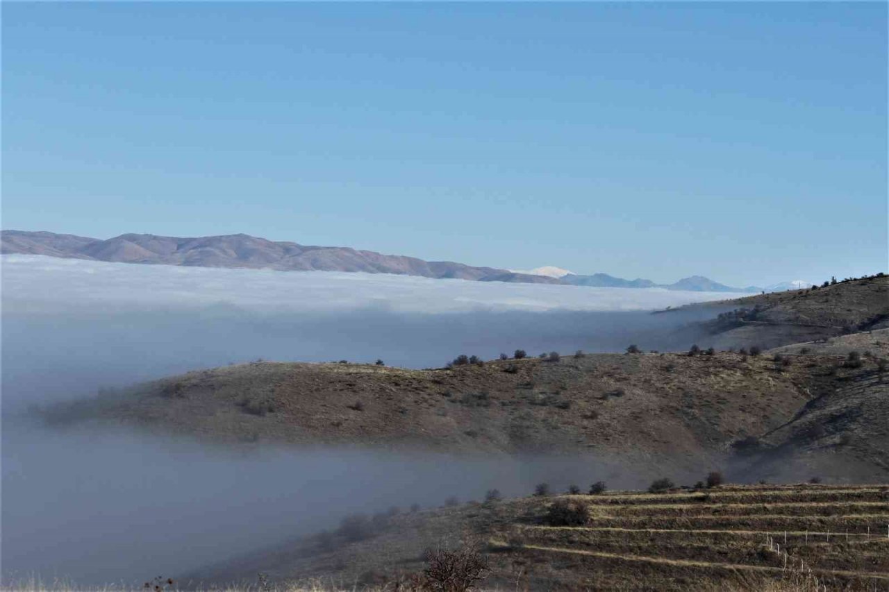 Elazığ ve Keban Baraj Gölü sis denizinde kayboldu