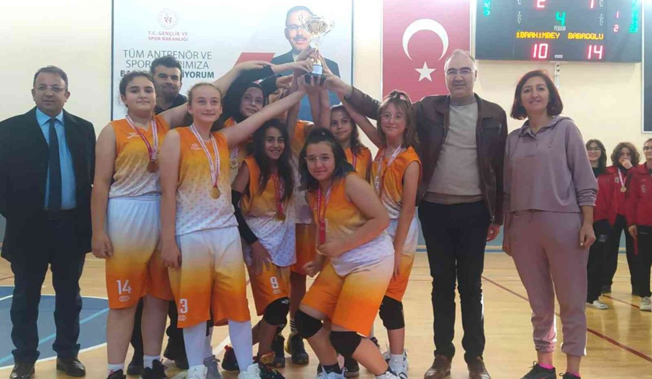 Karaman’da düzenlenen okul sporları yıldızlar basketbol müsabakaları sona erdi