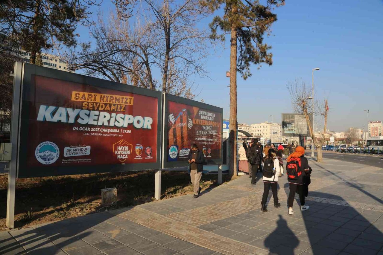 Başkan Büyükkılıç, kenti sarı kırmızı ile donattı