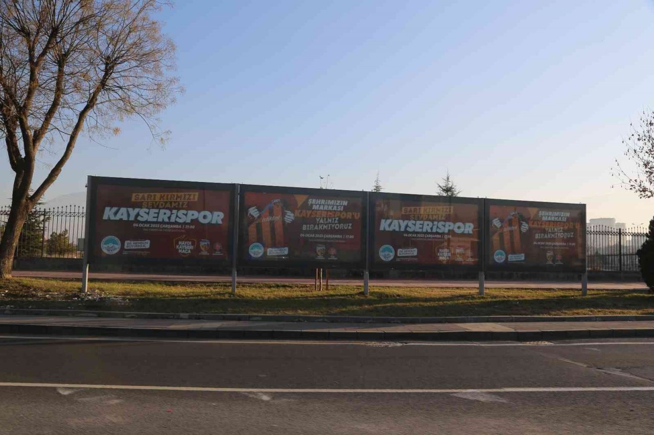 Başkan Büyükkılıç, kenti sarı kırmızı ile donattı