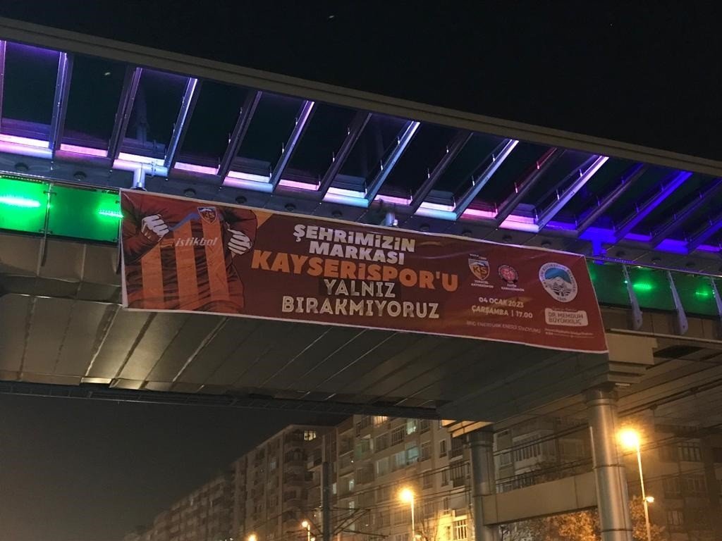 Başkan Büyükkılıç, kenti sarı kırmızı ile donattı