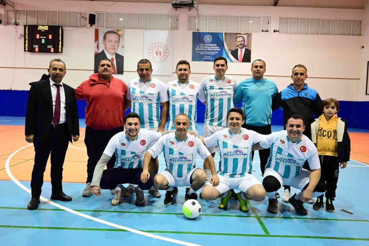 Kemer’de kurumlar arası futsal turnuvası başladı