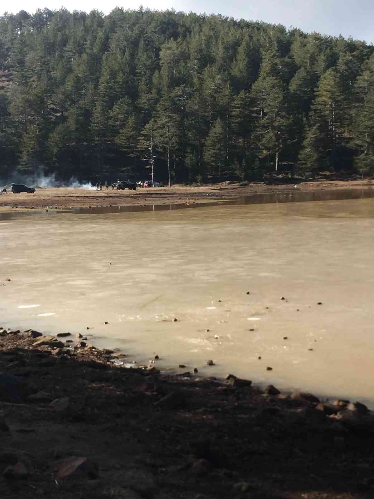 Köyceğiz Gökçeova Gölü, buz tuttu