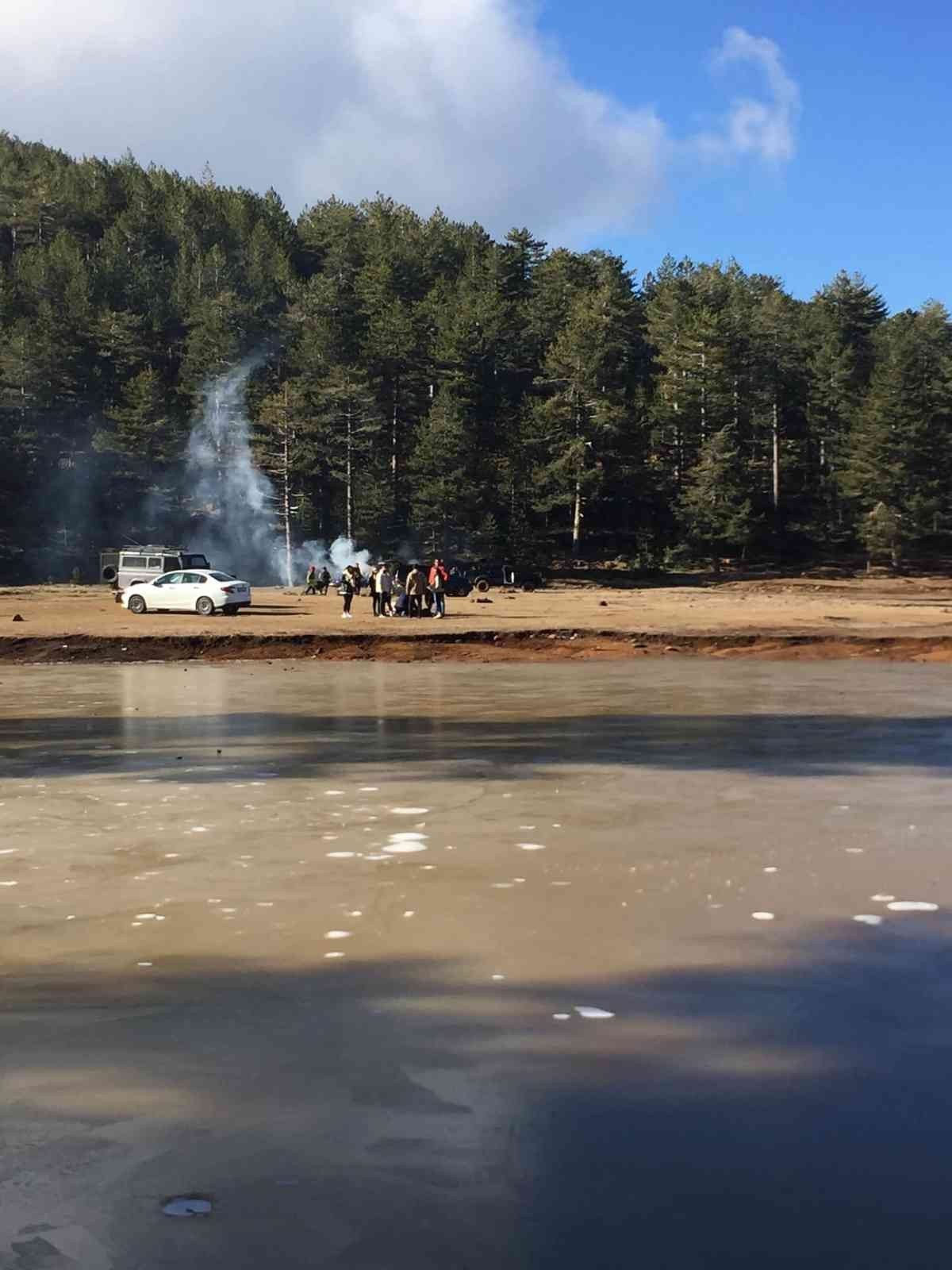 Köyceğiz Gökçeova Gölü, buz tuttu