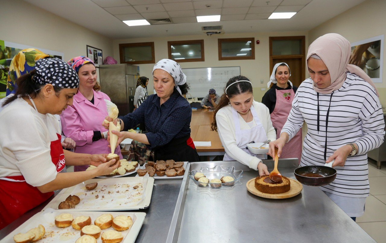 Küçükçekmece Belediyesi Sanat ve Meslek Kursları devam ediyor