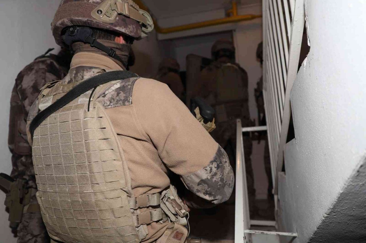 Mersin’deki organize suç örgütü operasyonunda 11 şüpheli gözaltına alındı