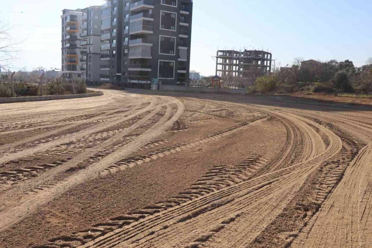 Başkan Özcan, Nazilli’de yol çalışmalarını inceledi