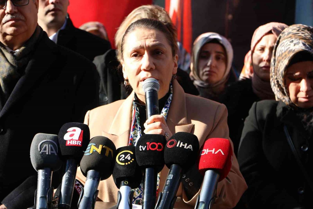 Diyarbakır’da ’3 Ocak eğitim şehitleri’ anıldı