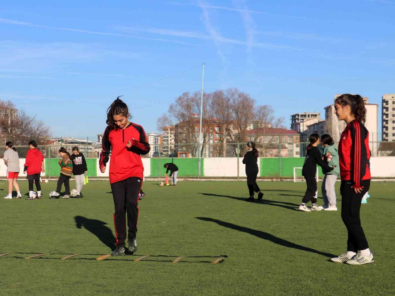 Aynı takımda top koşturan tek yumurta ikizler, oyun içinde karıştırılabiliyor