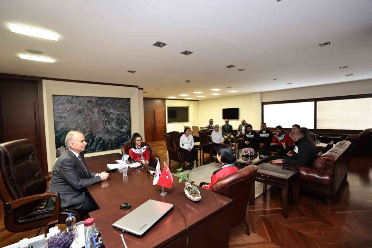 Başkan Zolan ile kupa hatırası