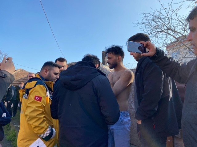 Sultangazi’de yanan gecekonduda güvercinler telef oldu