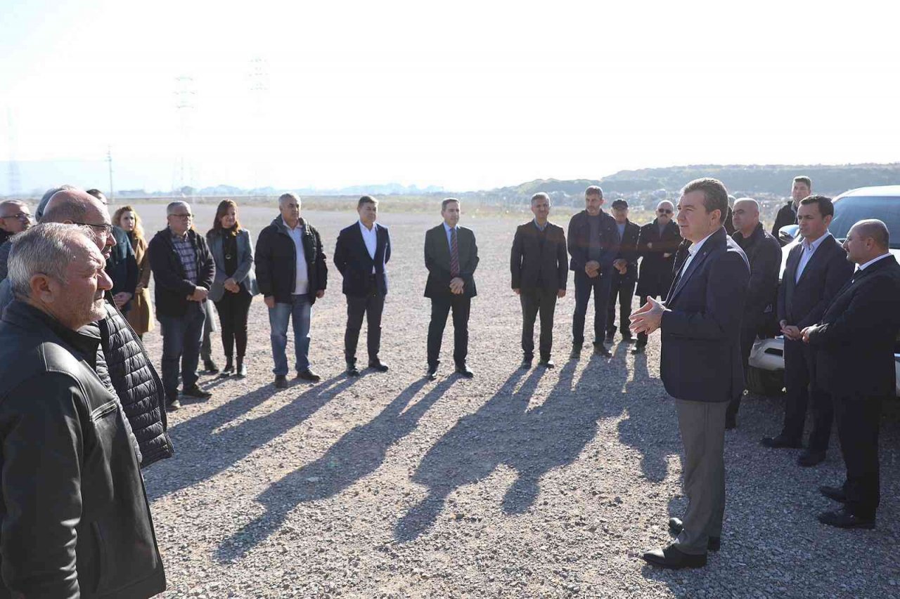 Bergama’da vatandaşlar gelişigüzel bırakılan tır ve kamyonlardan kurtuldu