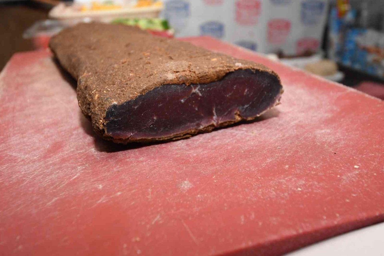 Manda pastırması, sığır pastırmasının yerini alıyor