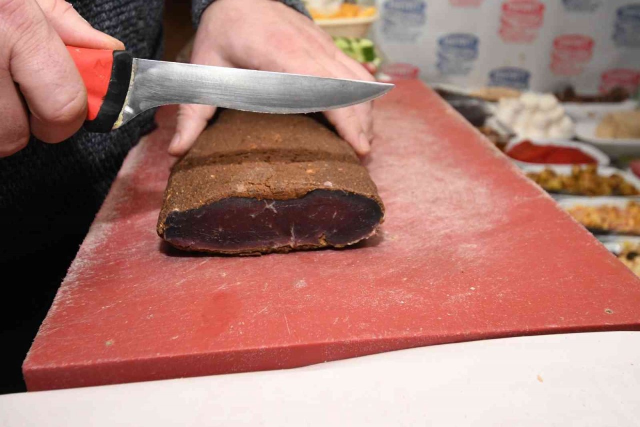 Manda pastırması, sığır pastırmasının yerini alıyor