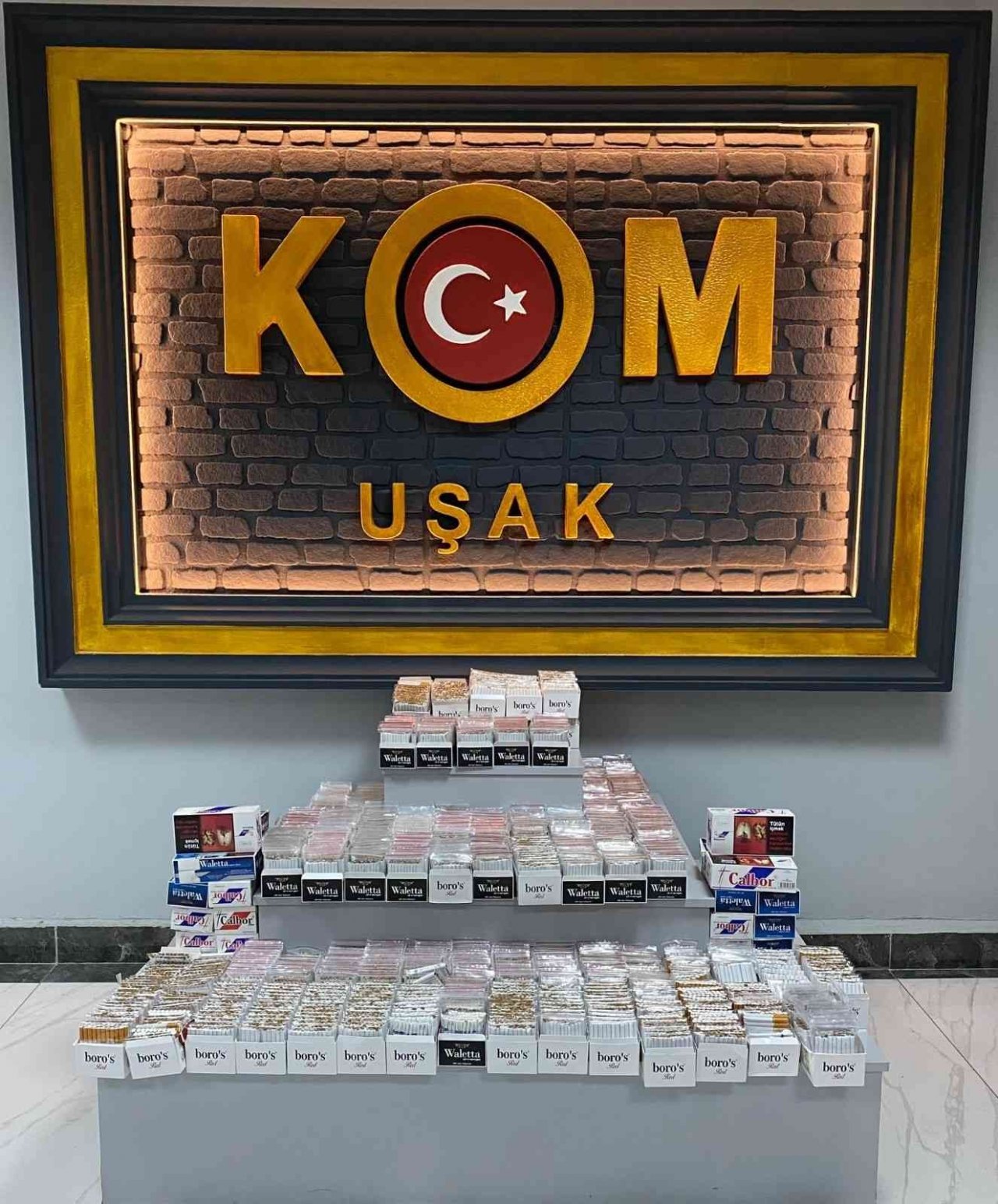 Uşak’ta 3 farklı adrese eş zamanlı uyuşturucu operasyonu