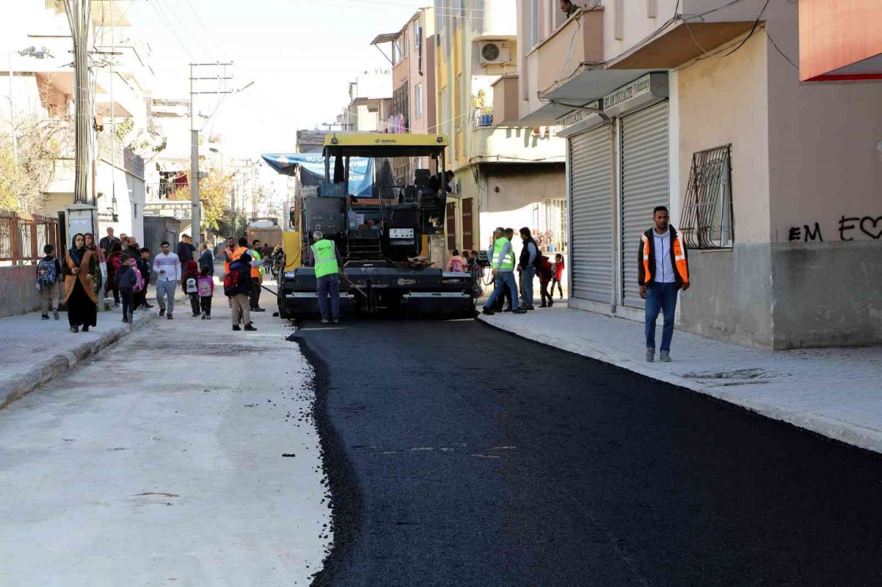Gültak: "Engellemelere rağmen asfalt serimine başladık"